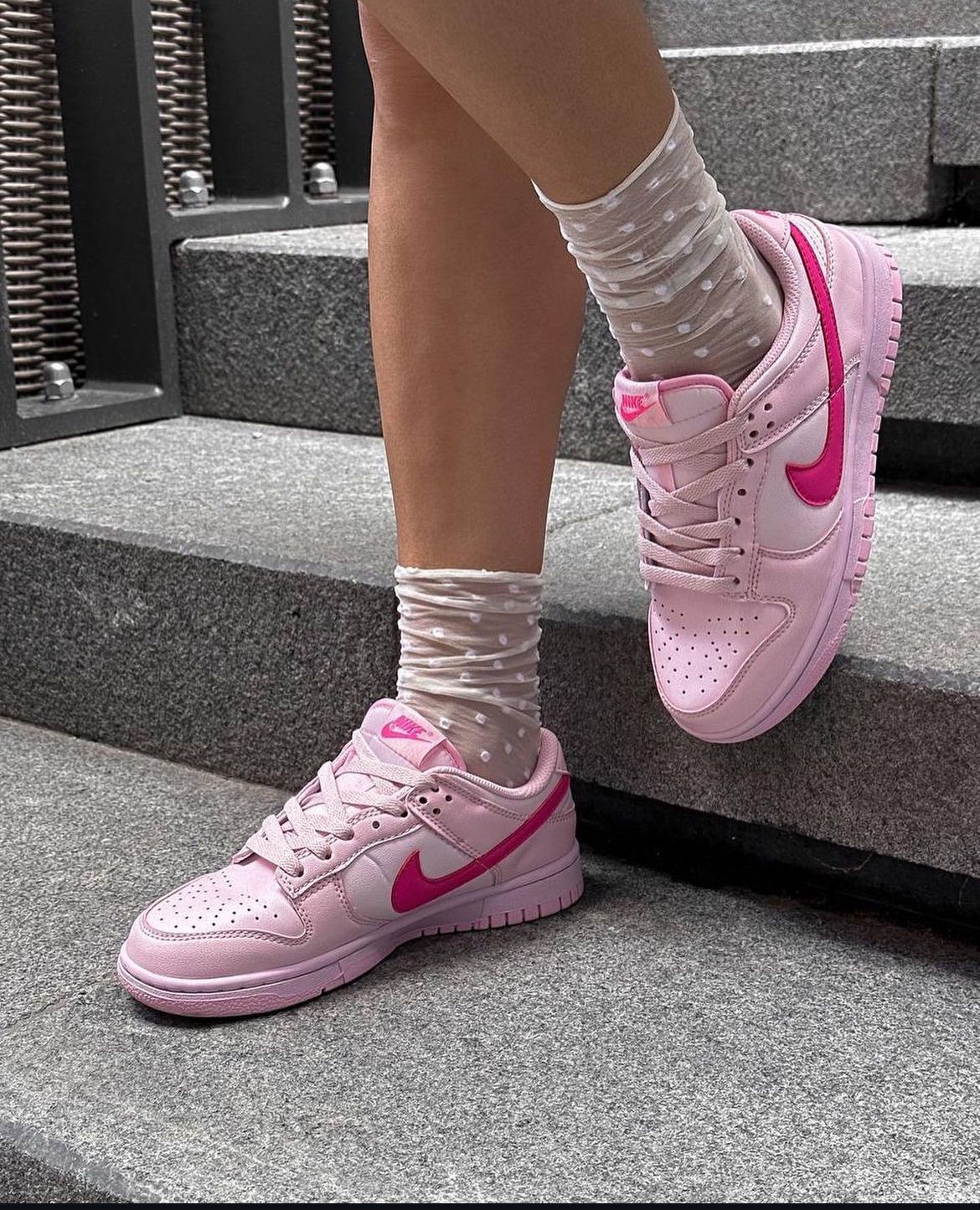 NIKE DUNK LOW TRIPPLE PINK