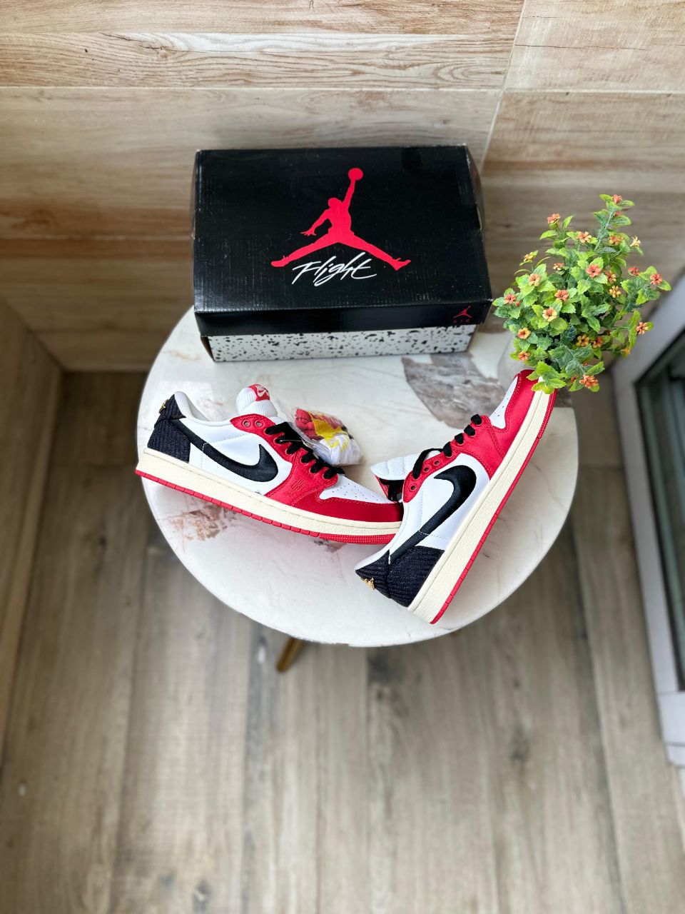 NIKE AIR JORDAN LOW X TROPHY ROOM SAIL AND VARSITY
