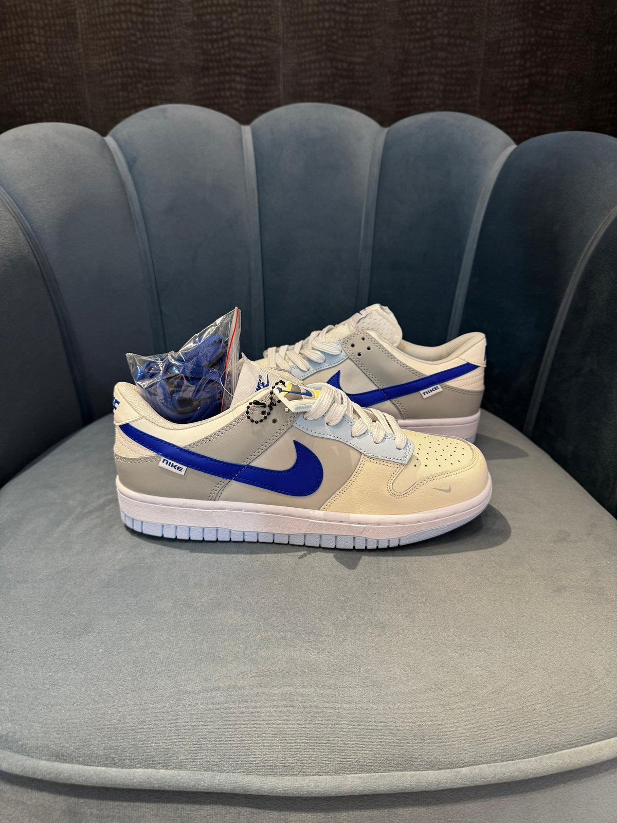 NIKE SB DUNK IVORY HYPER ROYAL