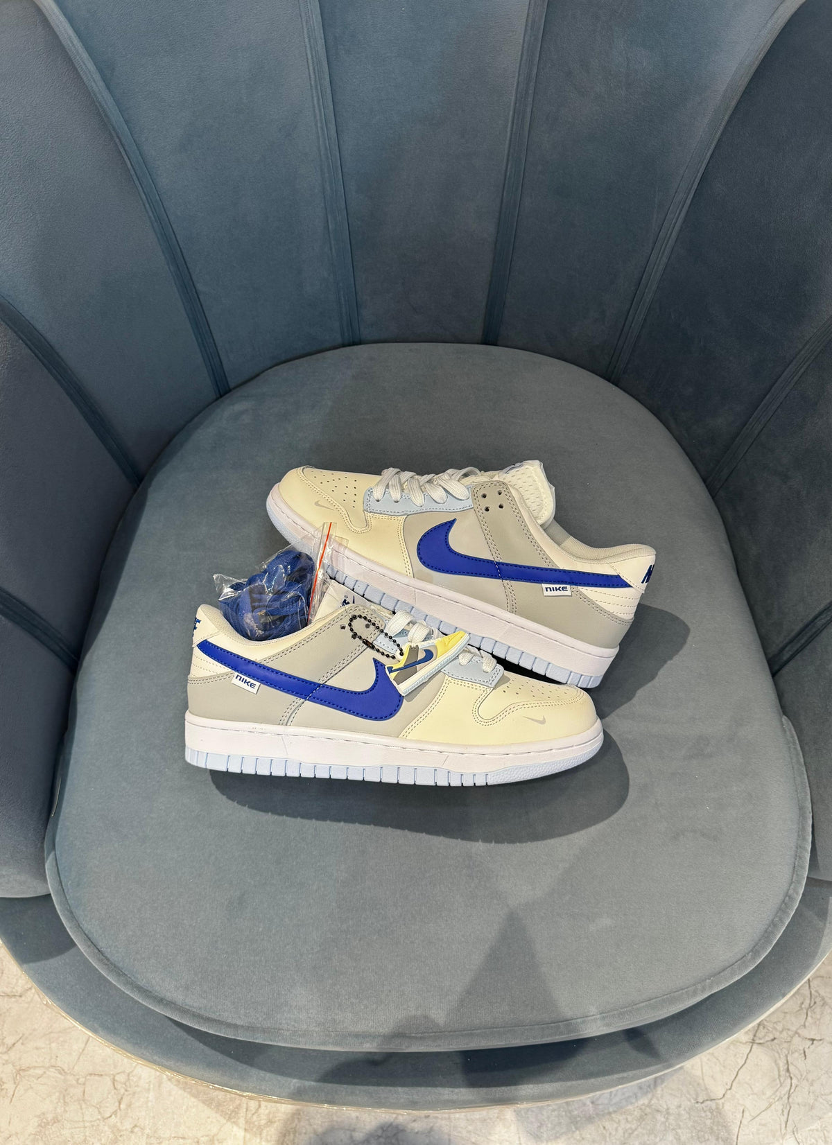NIKE SB DUNK IVORY HYPER ROYAL