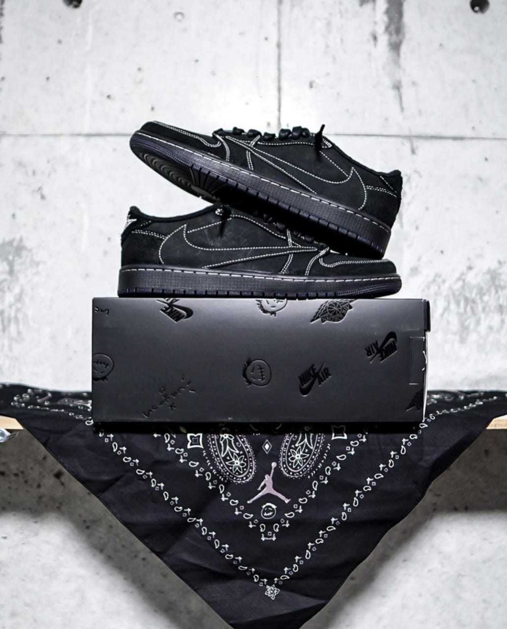 JORDAN 1 LOW X TRAVIS SCOTT  BLACK PHANTOM U.A