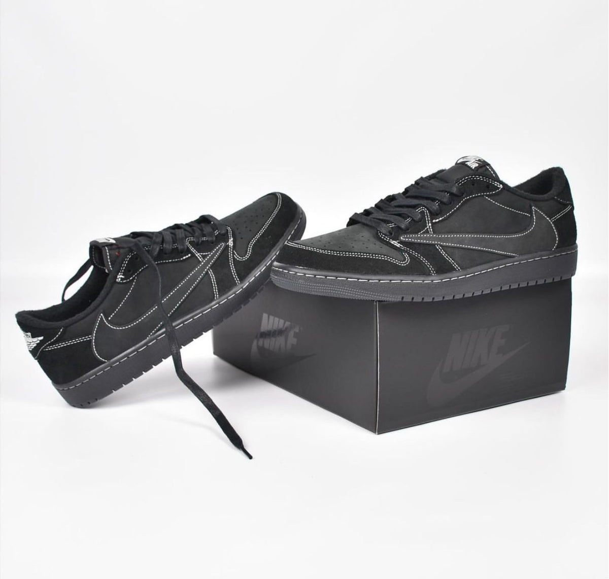 JORDAN 1 LOW X TRAVIS SCOTT  BLACK PHANTOM U.A