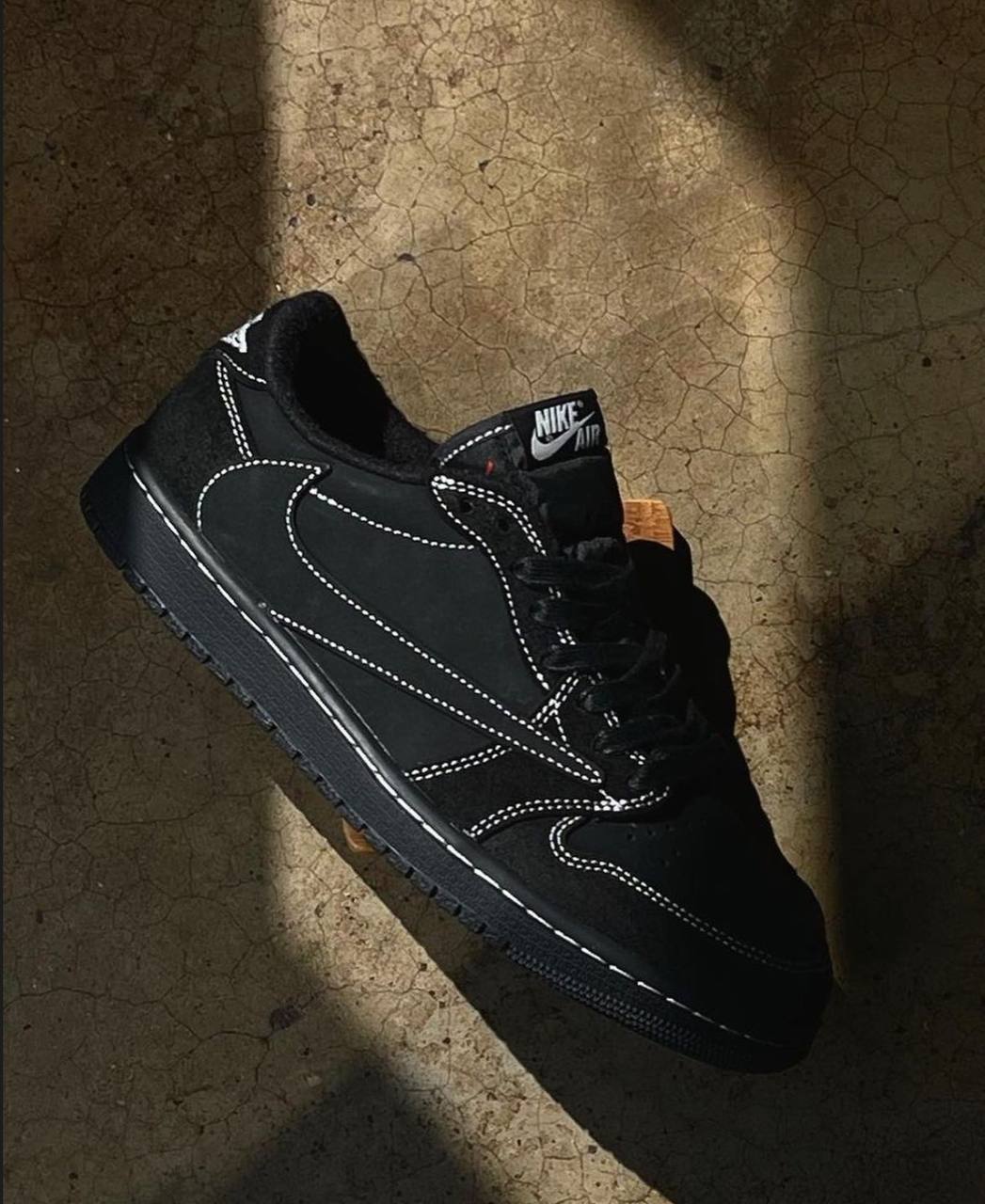 JORDAN 1 LOW X TRAVIS SCOTT  BLACK PHANTOM U.A