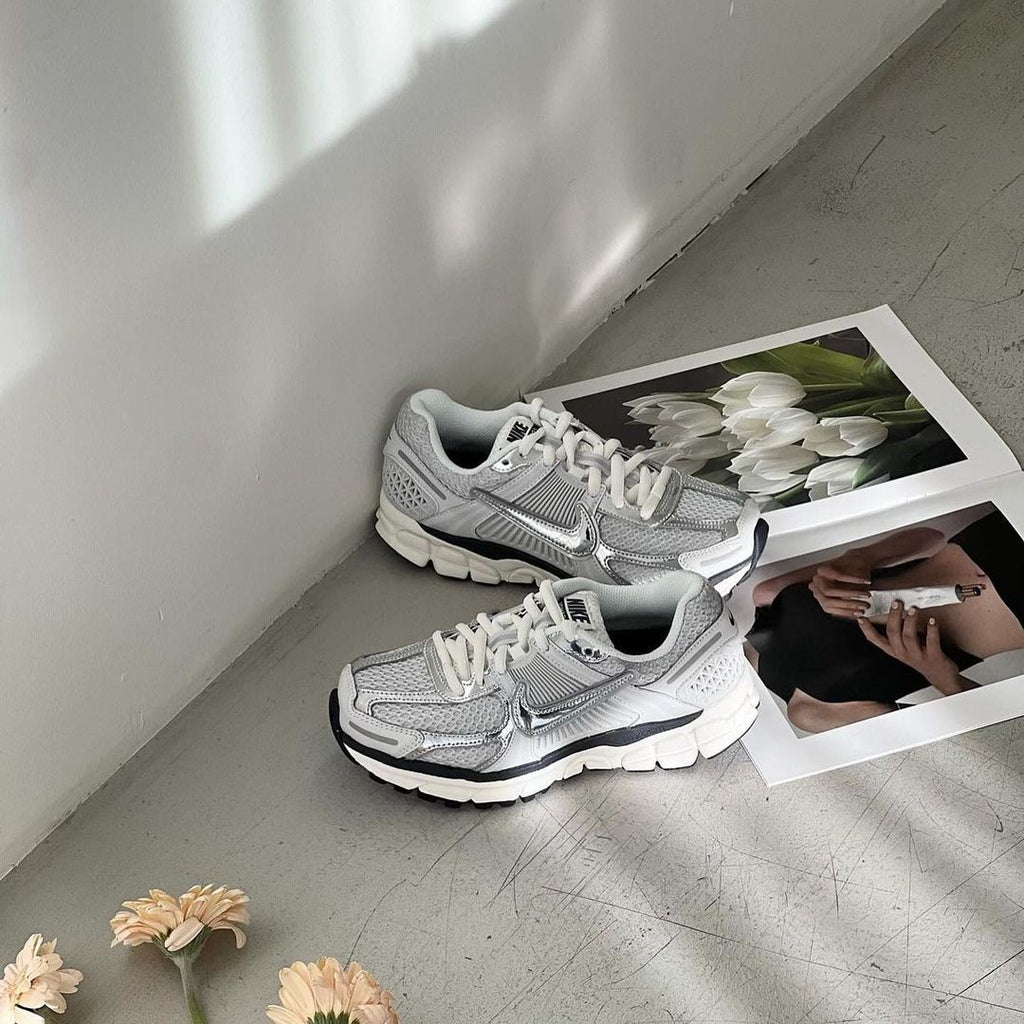 NIKE VOMERO 5 PHOTON DUST