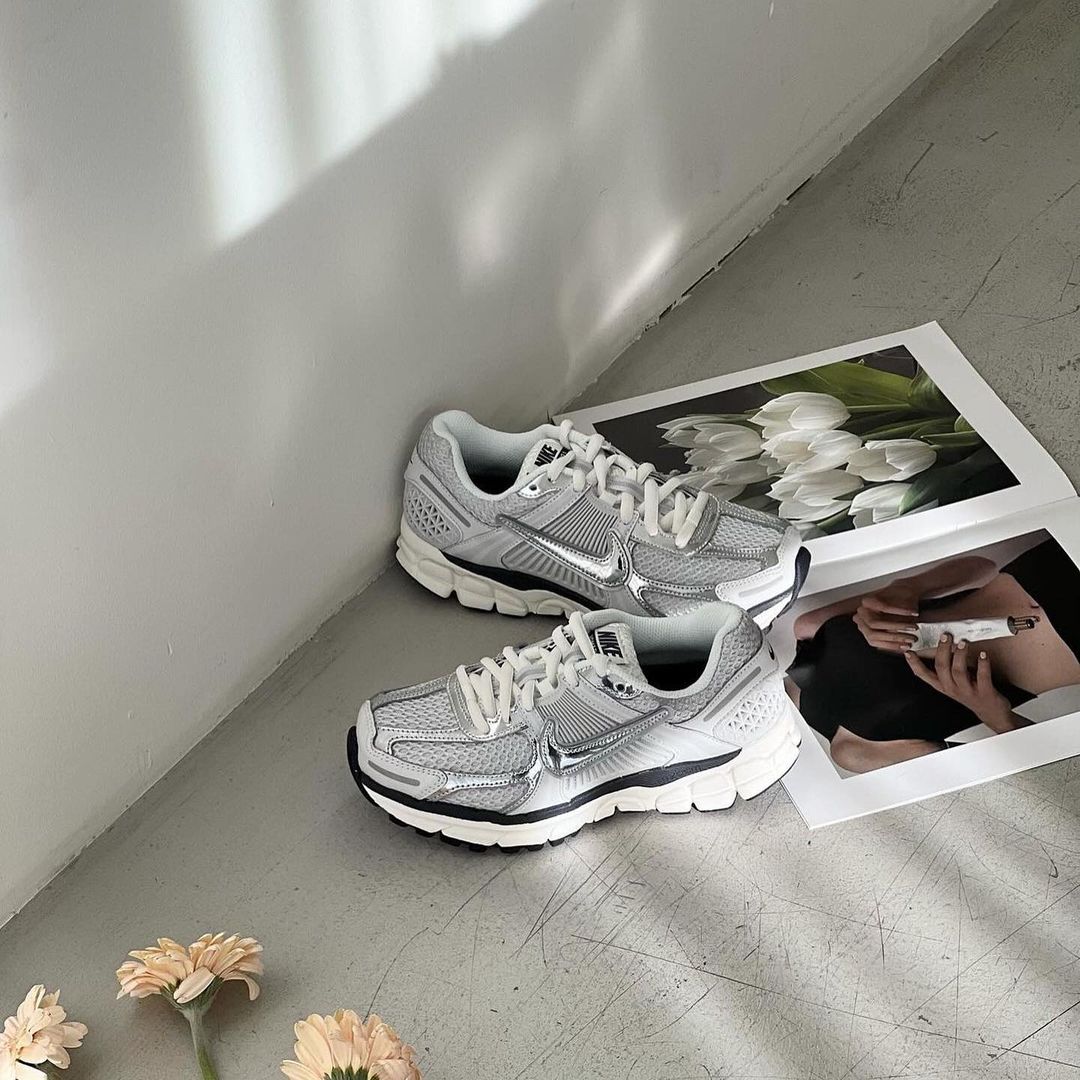 NIKE VOMERO 5 PHOTON DUST
