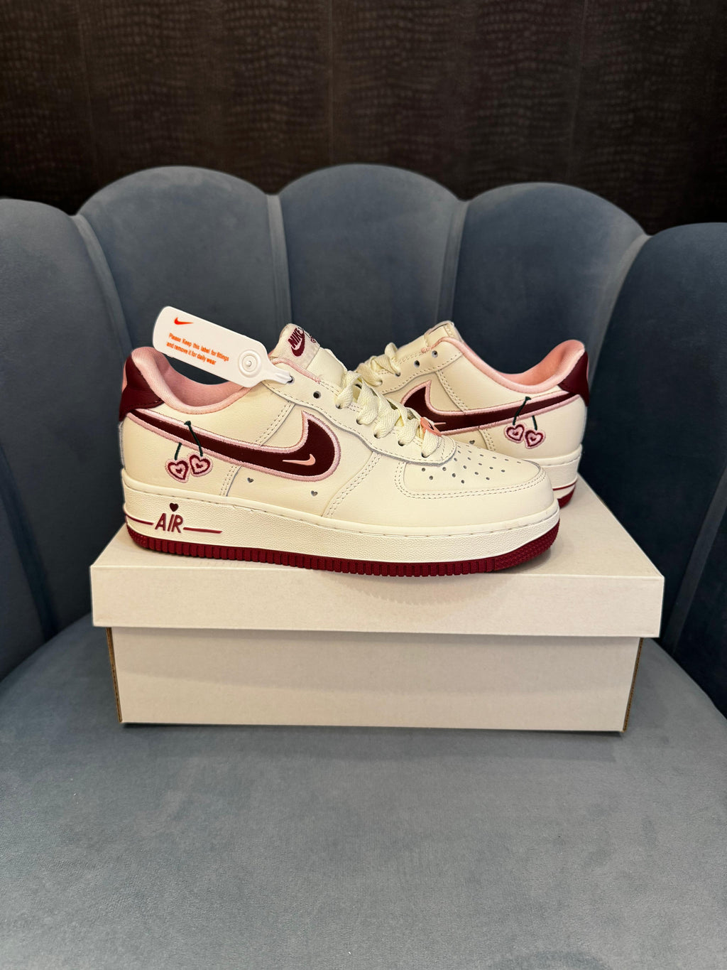 AIRFORCE 1 VALENTINE'S DAY