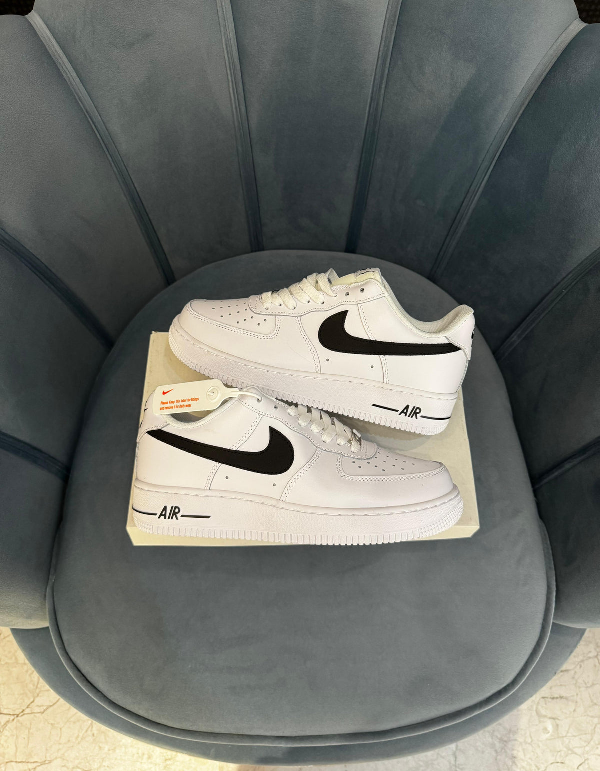 NIKE AIRFORCE 07 BLACK SWOOSH