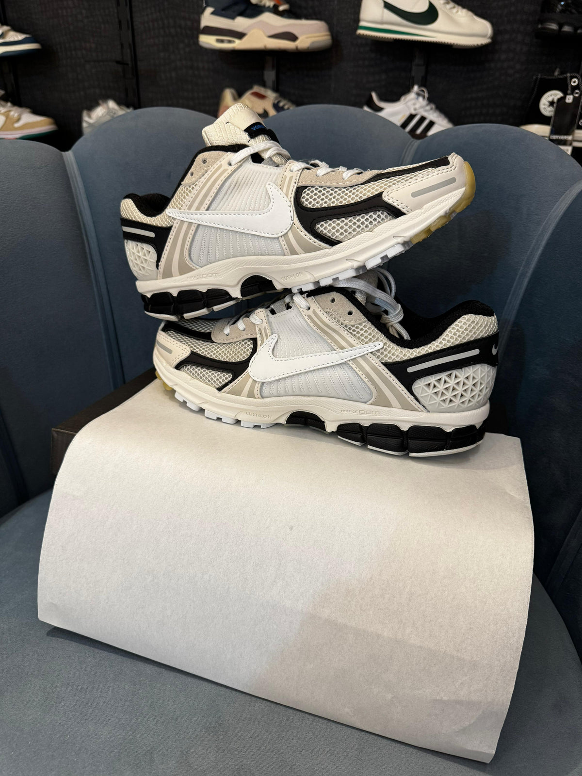 NIKE VOMERO 5 SUPERSONIC GREY WHITE