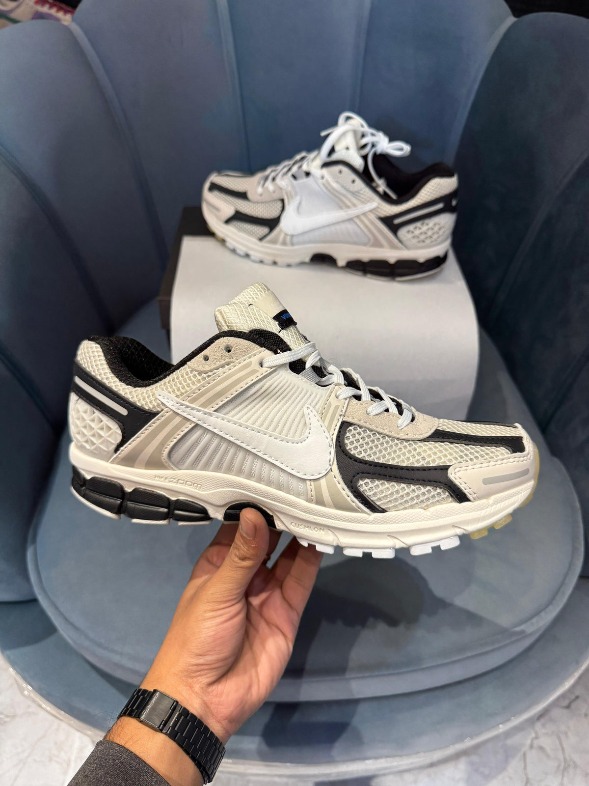 NIKE VOMERO 5 SUPERSONIC GREY WHITE