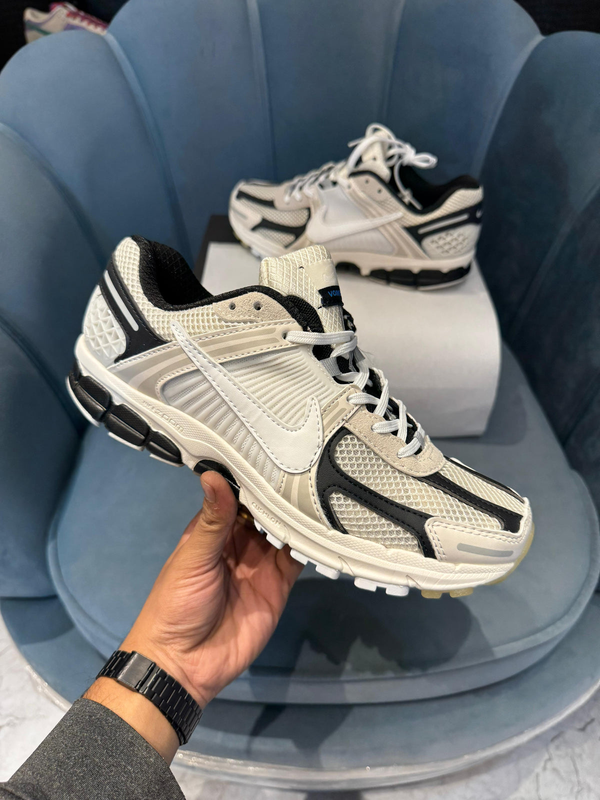 NIKE VOMERO 5 SUPERSONIC GREY WHITE