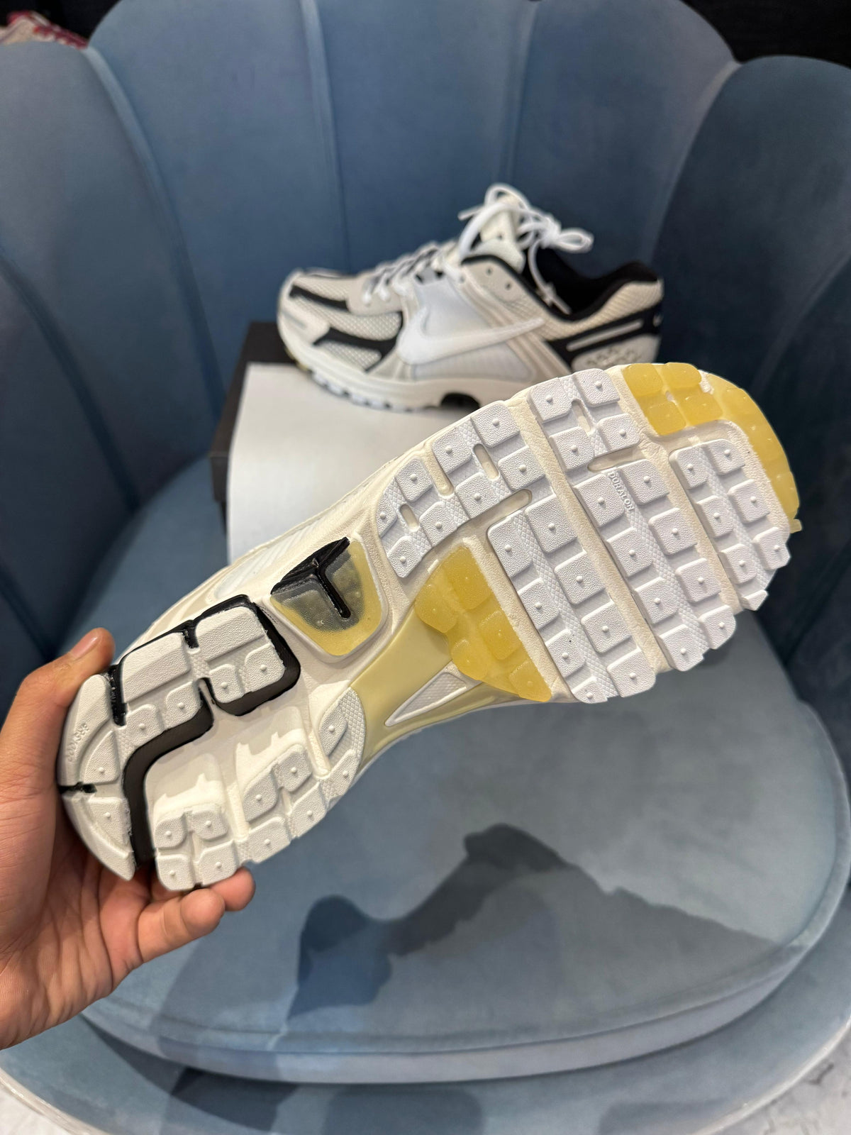 NIKE VOMERO 5 SUPERSONIC GREY WHITE