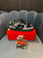 NIKE SB DUNK LOW THERE SKATEBOARD
