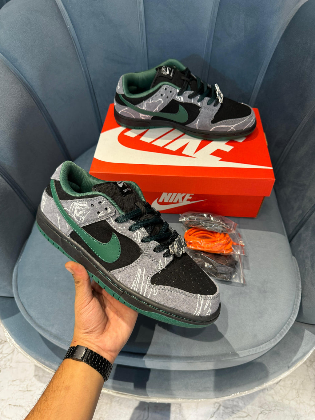 NIKE SB DUNK LOW THERE SKATEBOARD