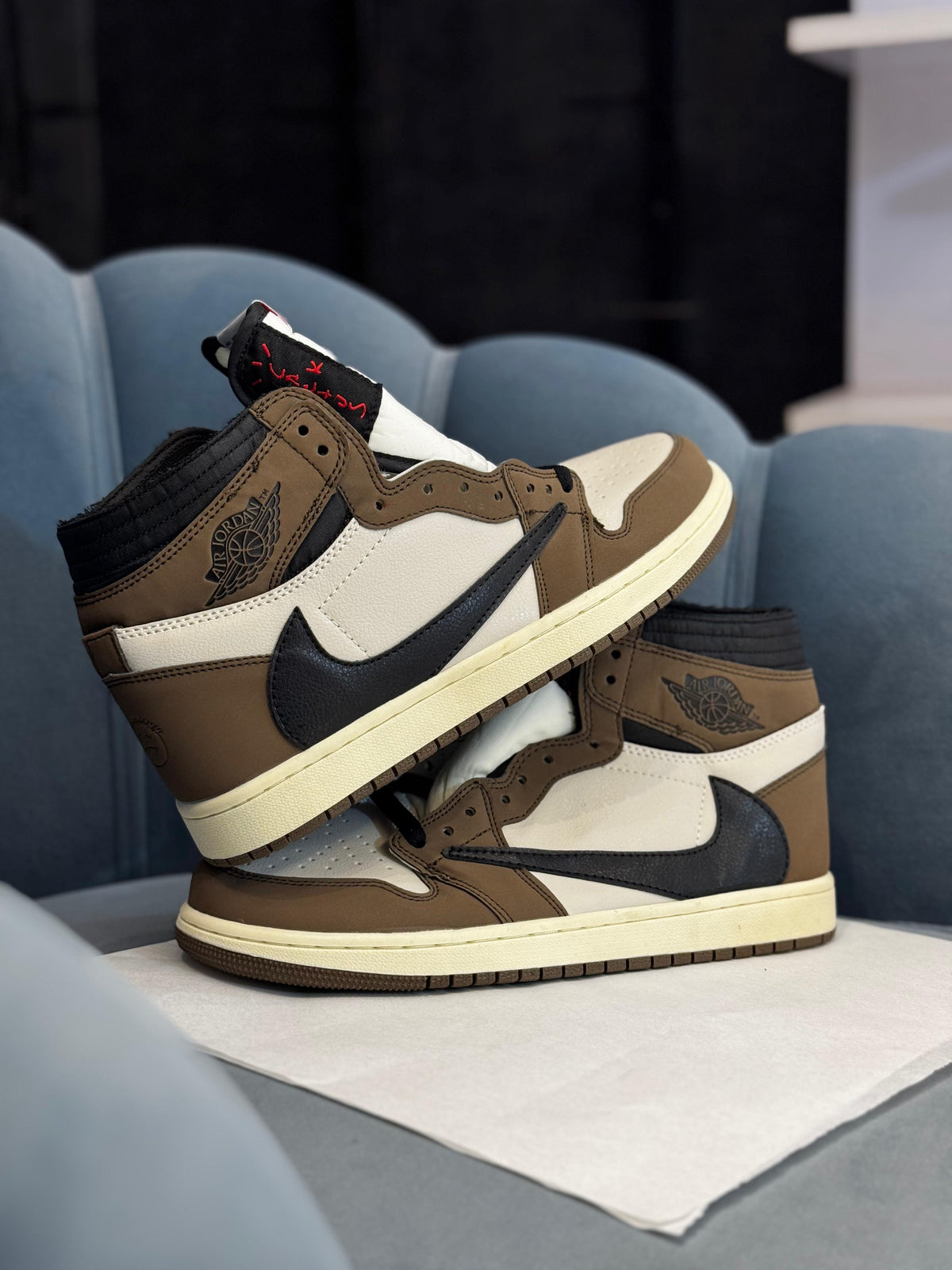 TRAVIS SCOTT X AIR JORDAN RETRO  1 HIGH MOCHA