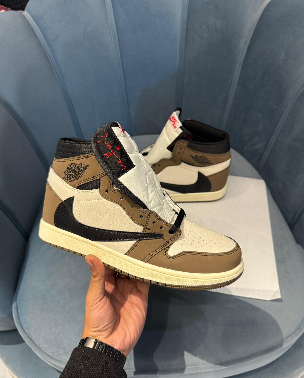 TRAVIS SCOTT X AIR JORDAN RETRO  1 HIGH MOCHA