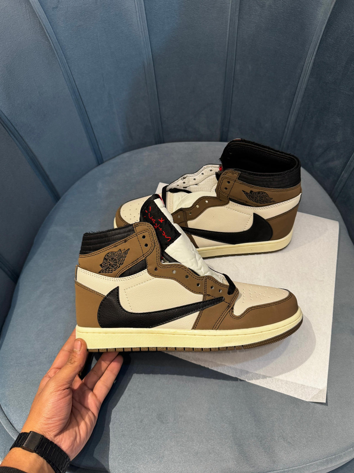 TRAVIS SCOTT X AIR JORDAN RETRO  1 HIGH MOCHA