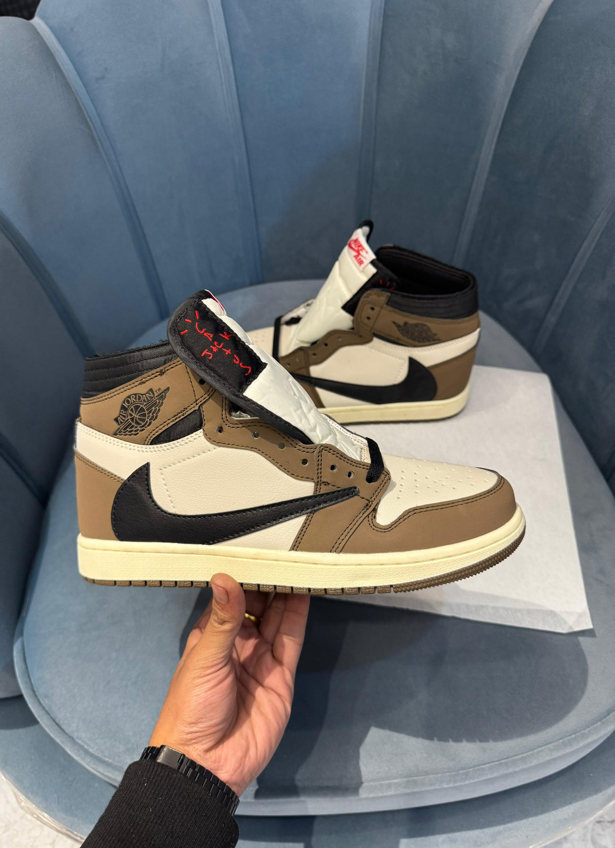 TRAVIS SCOTT X AIR JORDAN RETRO  1 HIGH MOCHA