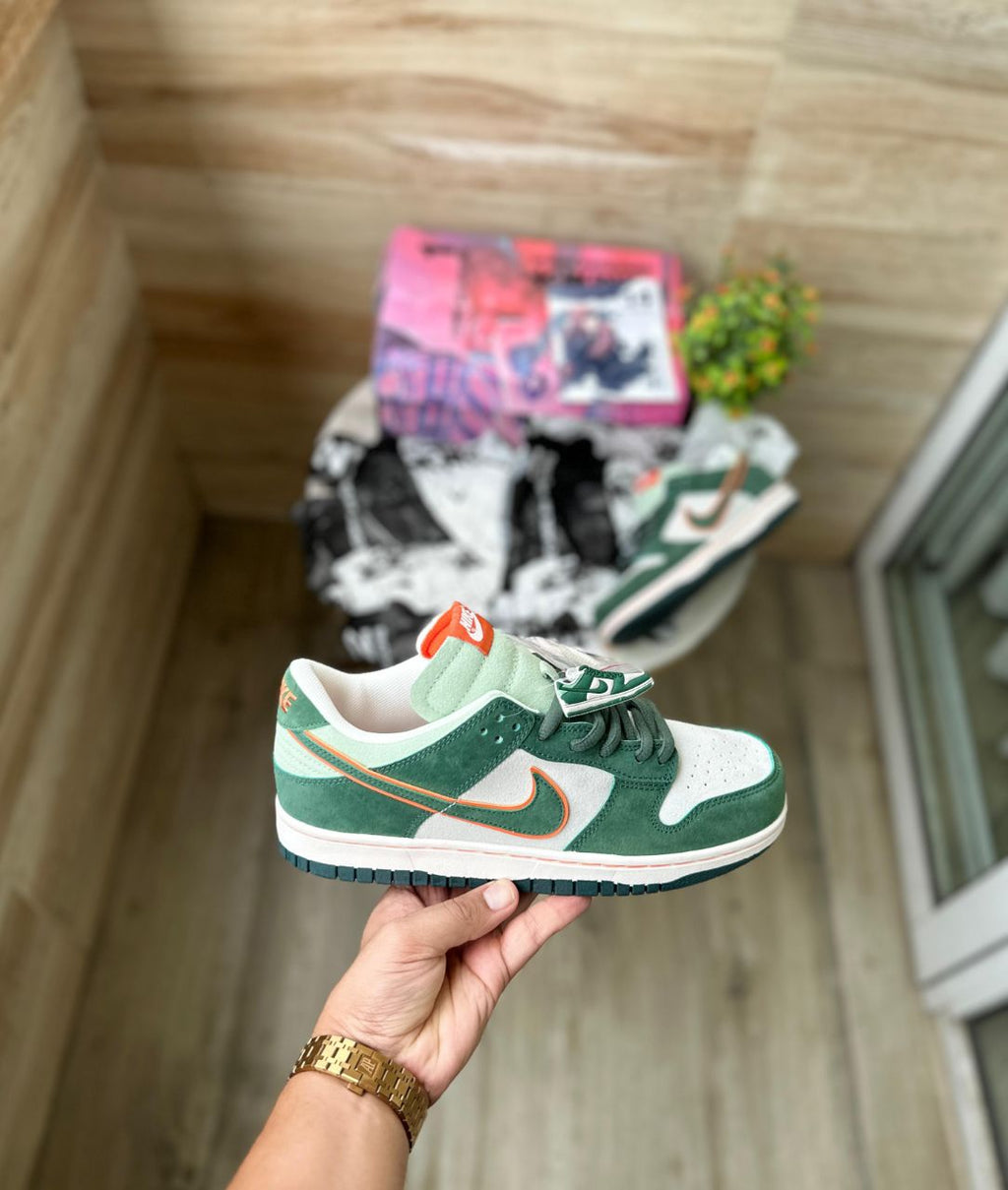 NIKE SB DUNK LOW X OTOMO KATSUHIRO U.A