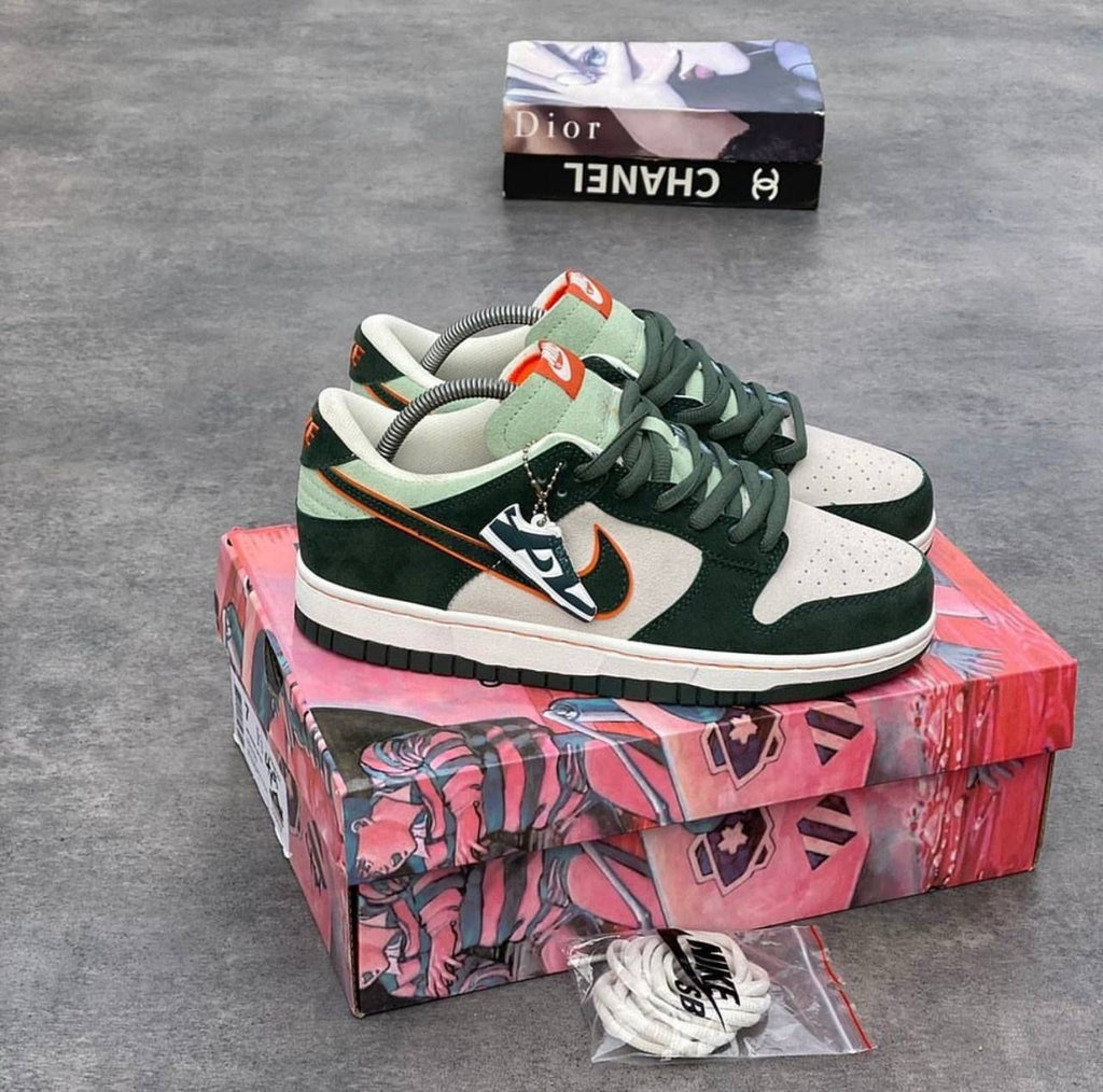 NIKE SB DUNK LOW X OTOMO KATSUHIRO U.A