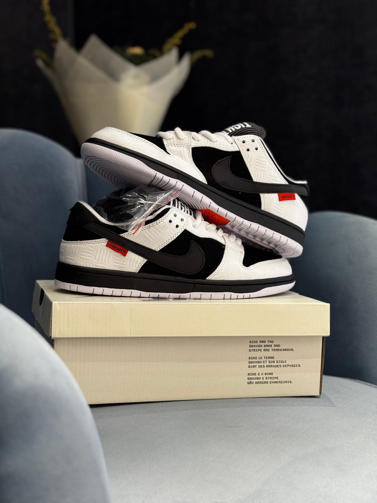 NIKE SB DUNK LOW TIGHTBOOTH