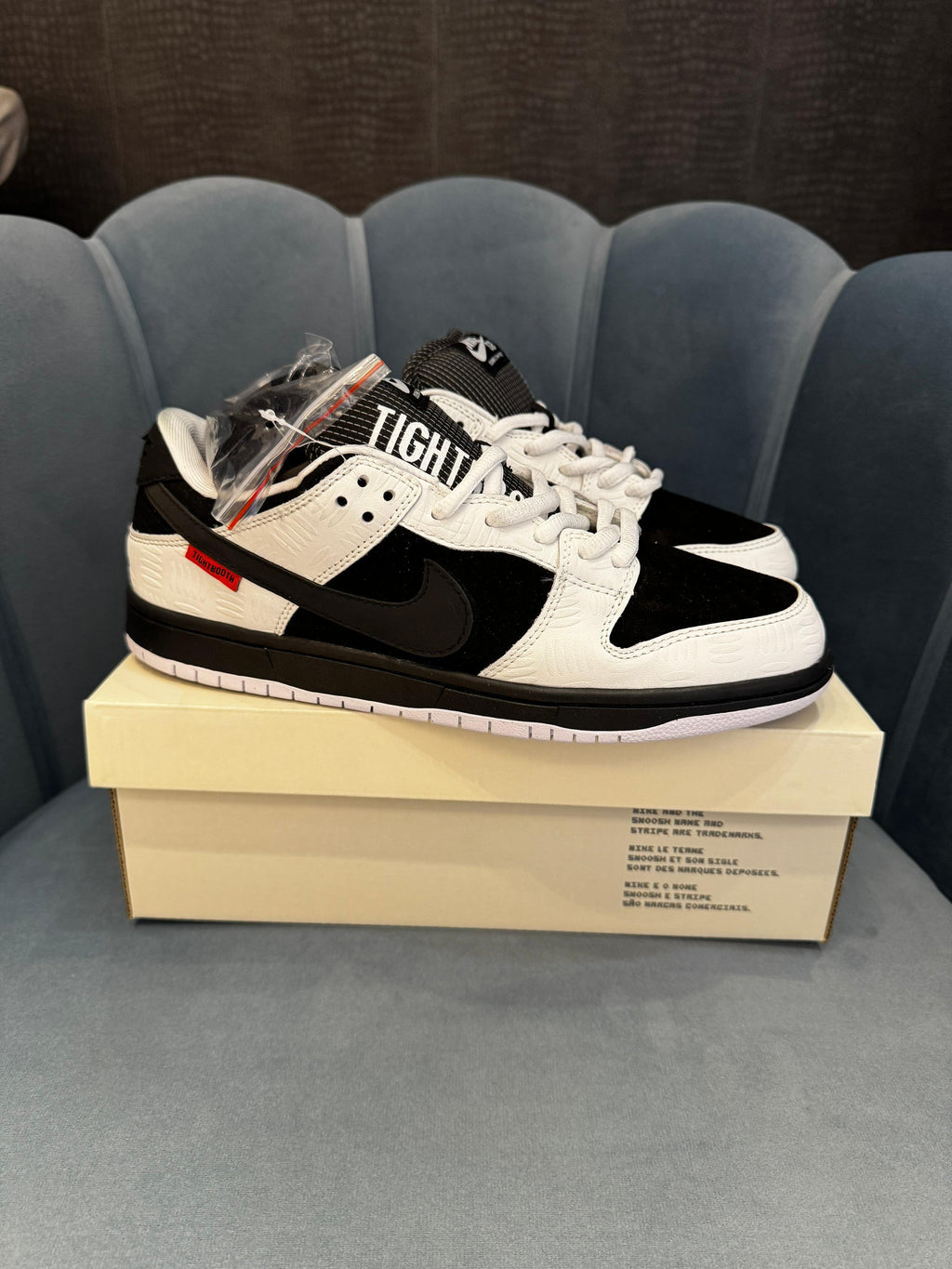 NIKE SB DUNK LOW TIGHTBOOTH