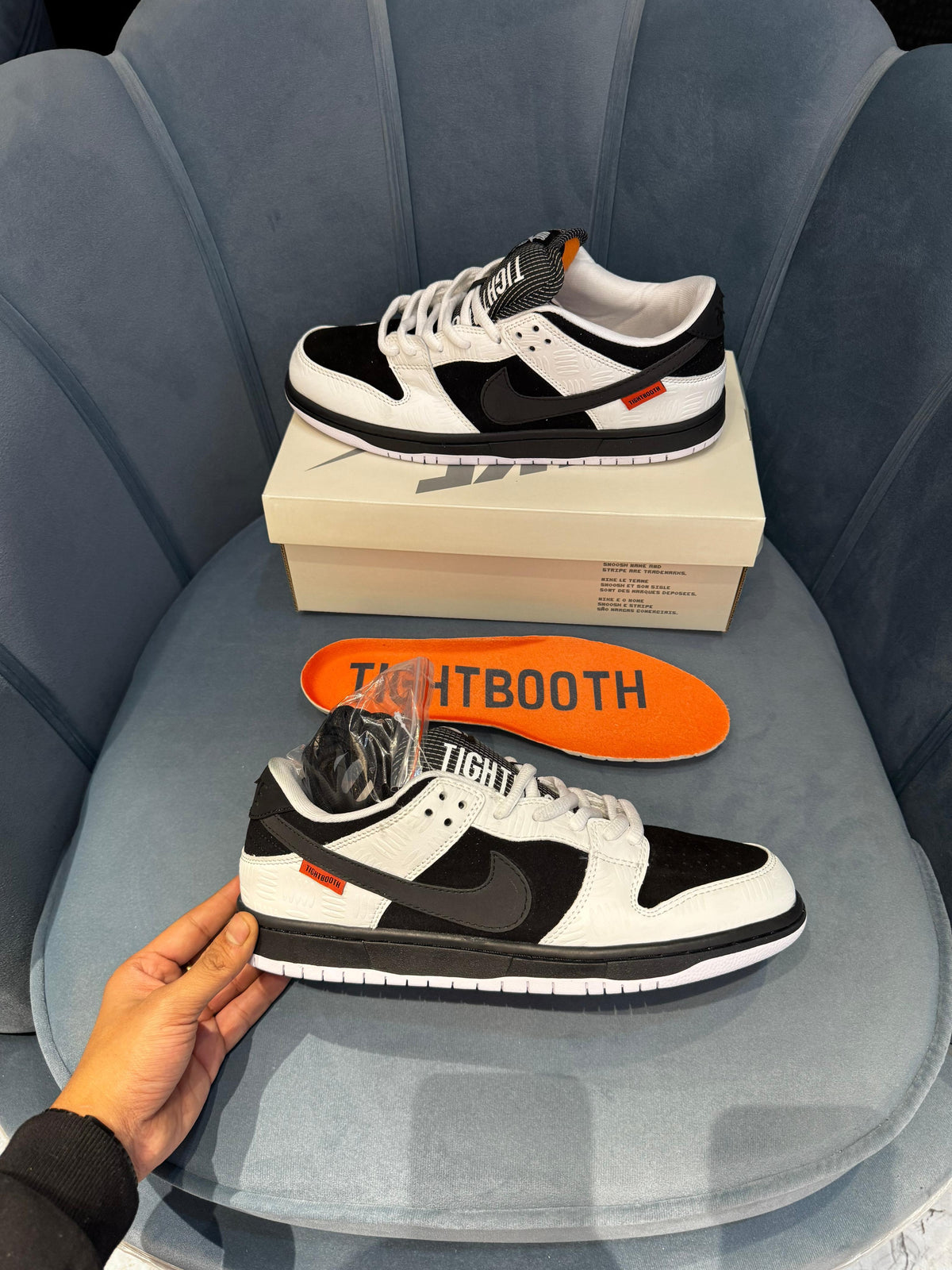 NIKE SB DUNK LOW TIGHTBOOTH