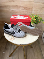 NIKE CORTEZ SE TIEMPO GREY