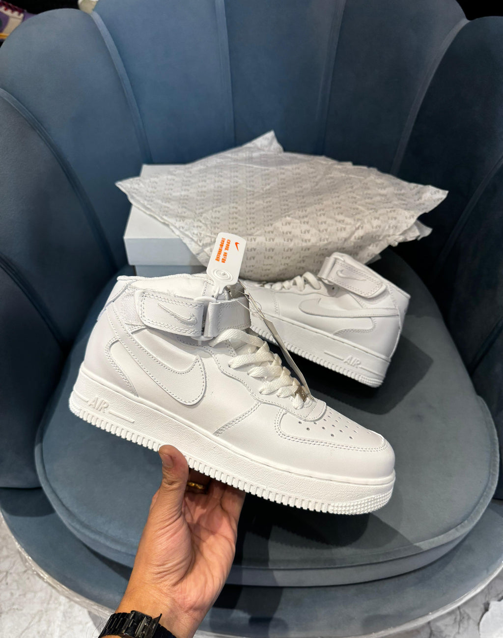 NIKE AIRFORCE 1 MID HIGH