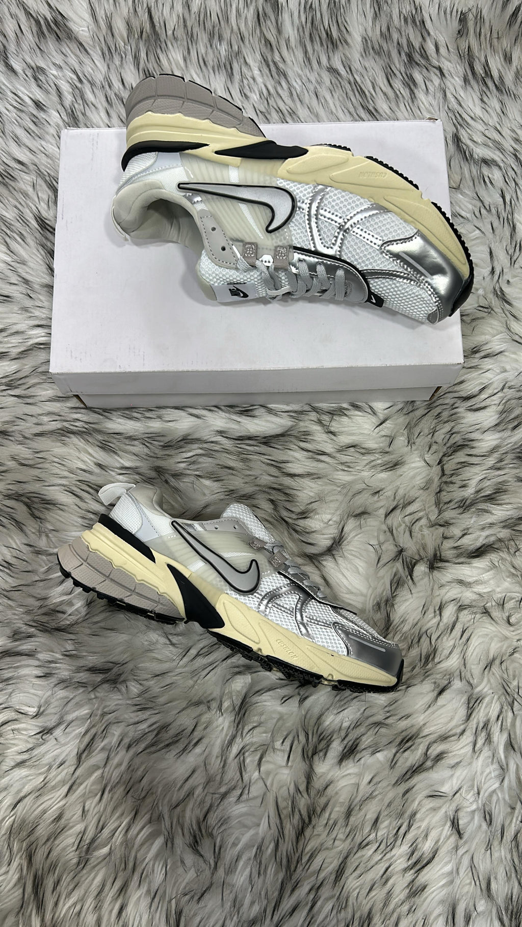 NIKE V2K RUN SILVER METALLIC