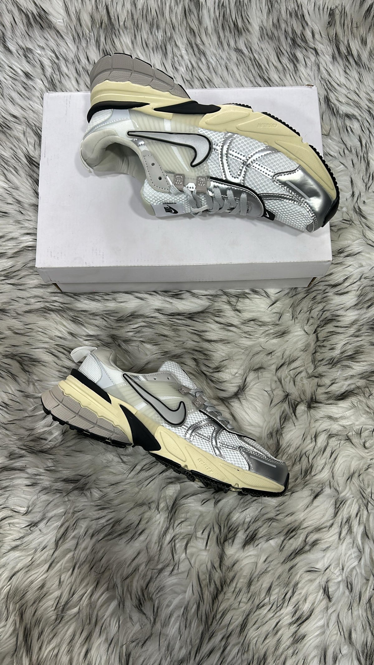 NIKE V2K RUN SILVER METALLIC