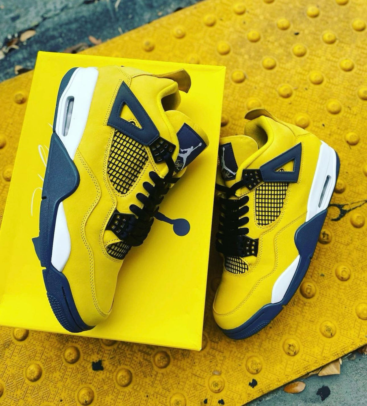 AIR JORDAN RETRO  4 LIGHTNING UA QUALITY