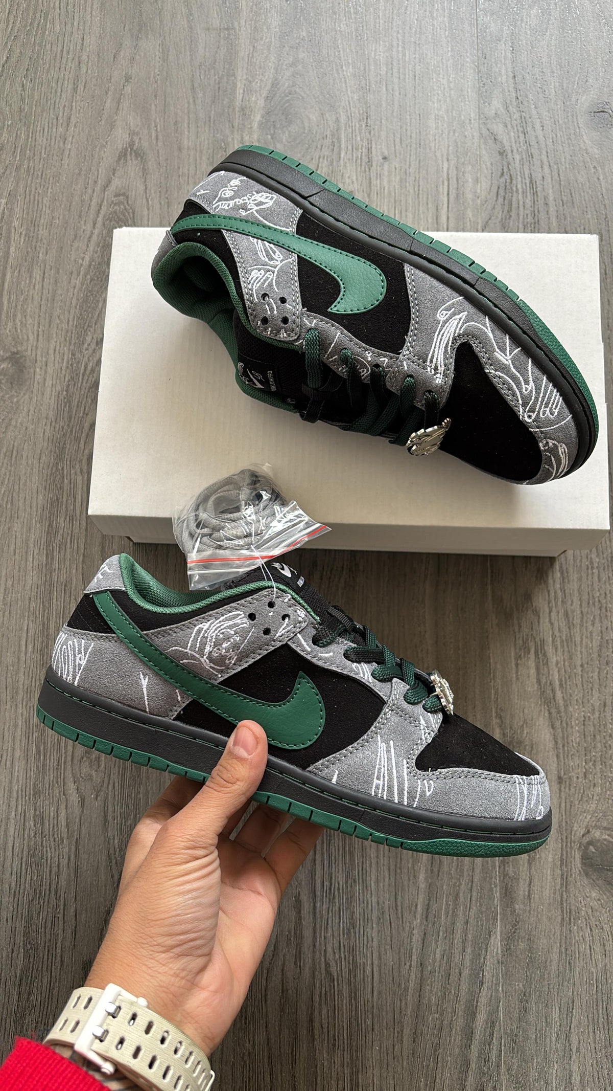 NIKE SB DUNK LOW THERE SKATEBOARD