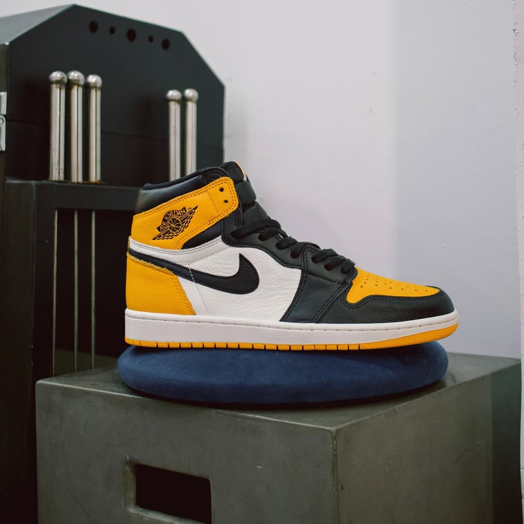 AIR JORDAN RETRO 1 HIGH TAXI U.A