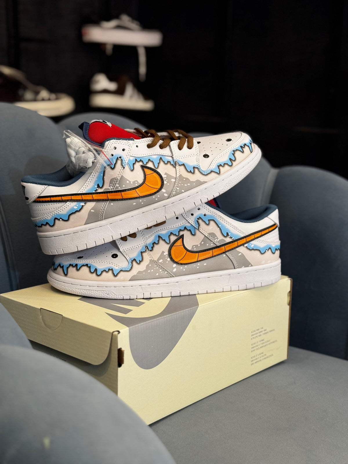 NIKE SB DUNK LOW SNOWMAN