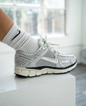 NIKE VOMERO 5 PHOTON DUST