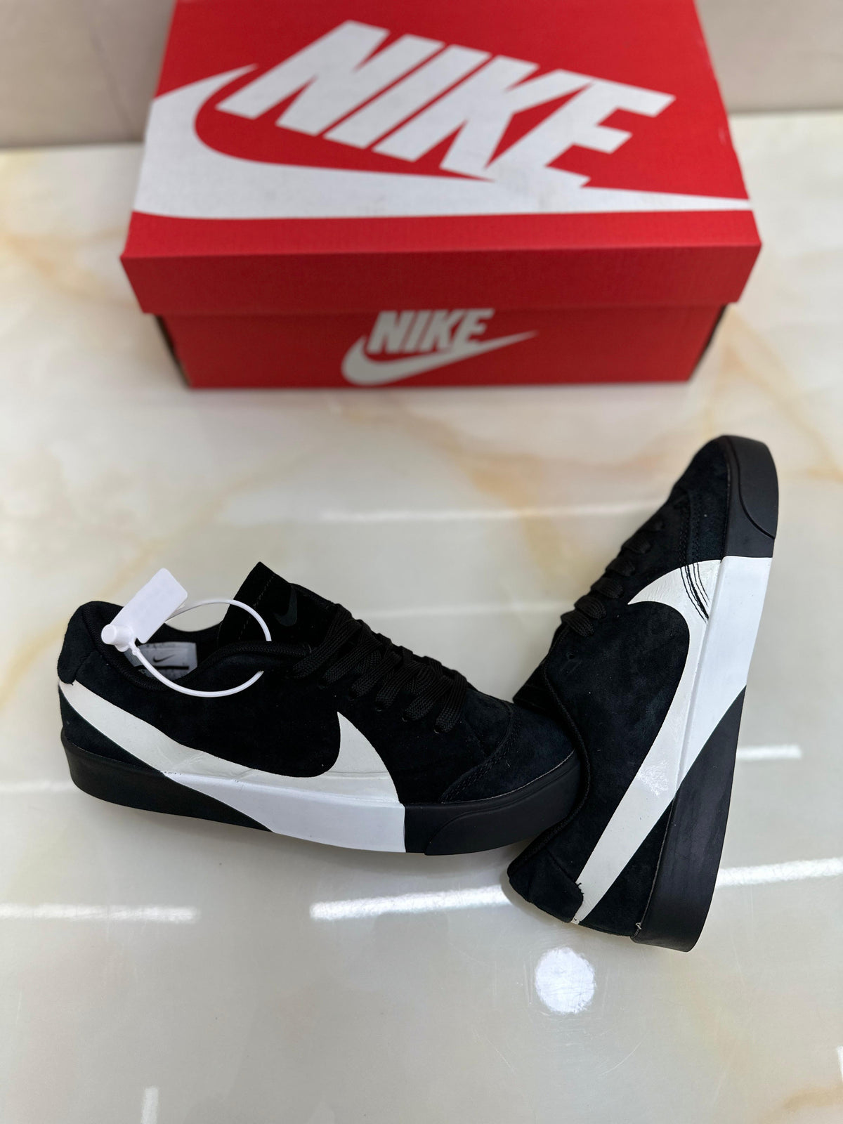 NIKE BLAZER CITY LOW BLACK WHITE