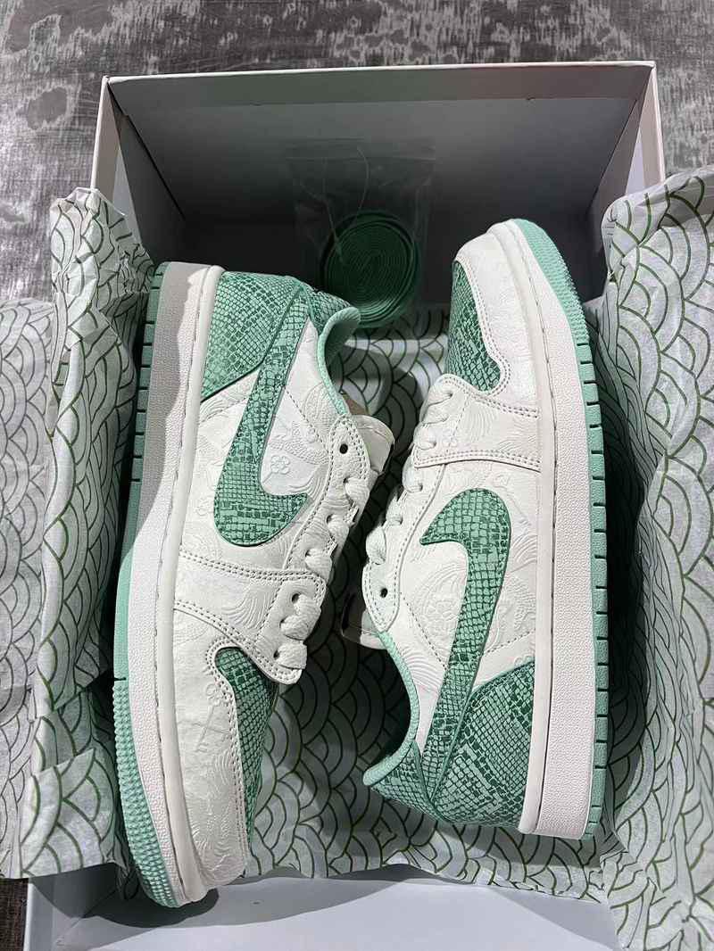 NIKE SB DUNK YEAR OF SNAKE 2025 U.A