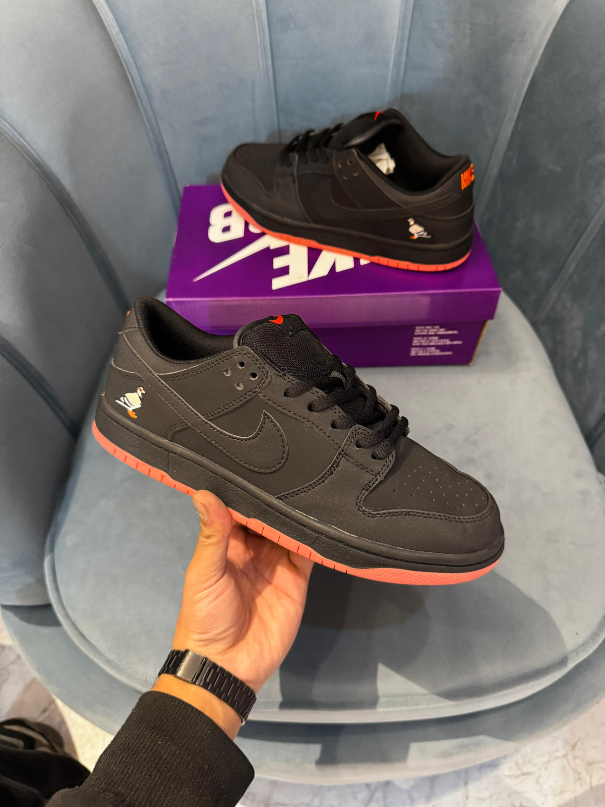 NIKE SB DUNK NYC  PIGEON BLACK