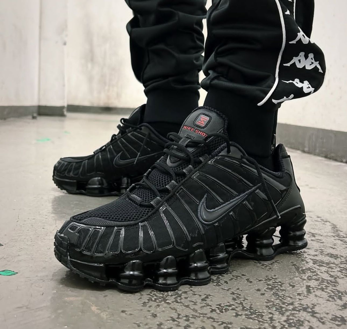 NIKE  AIRMAX SHOX TL TRIPPLE BLACK