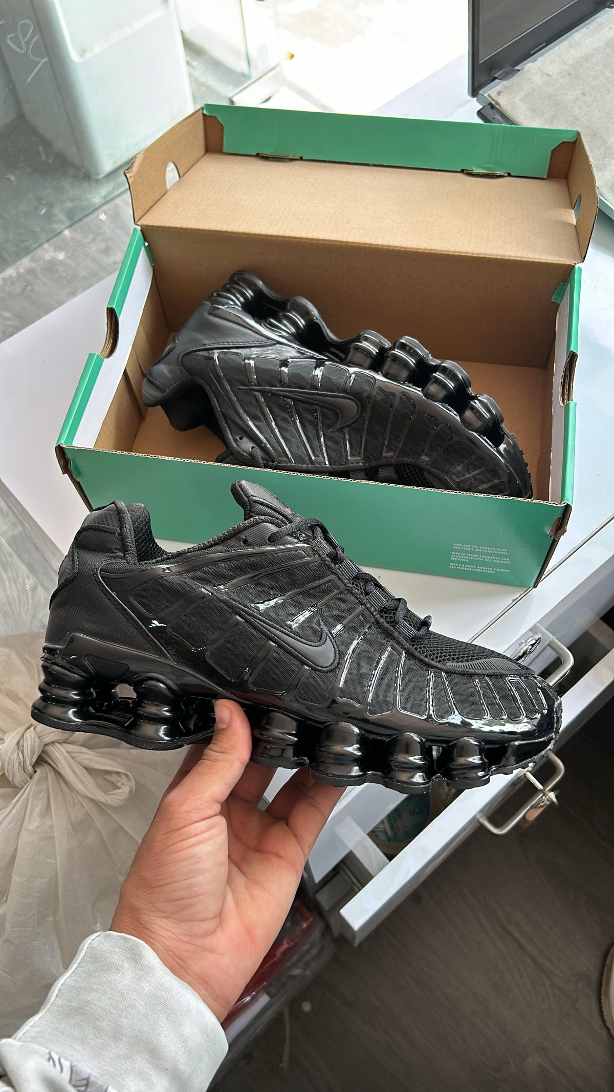 NIKE  AIRMAX SHOX TL TRIPPLE BLACK
