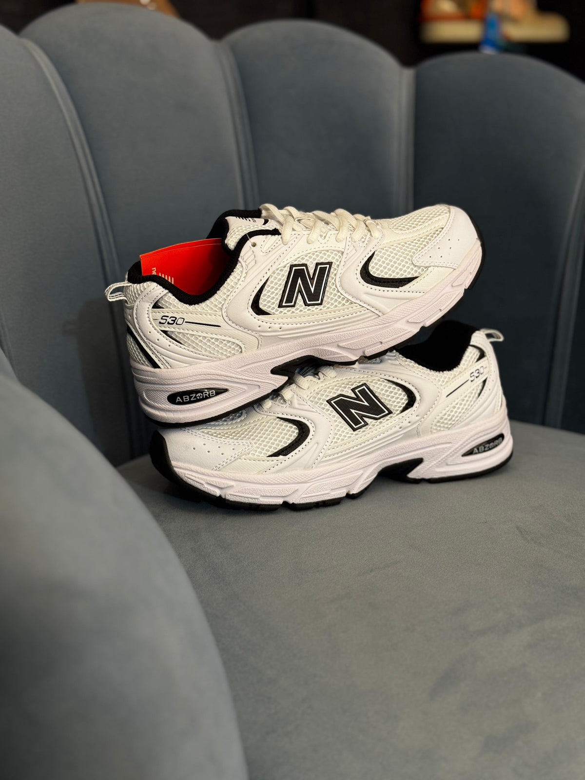 NEW BALANCE 530 BLACK AND WHITE