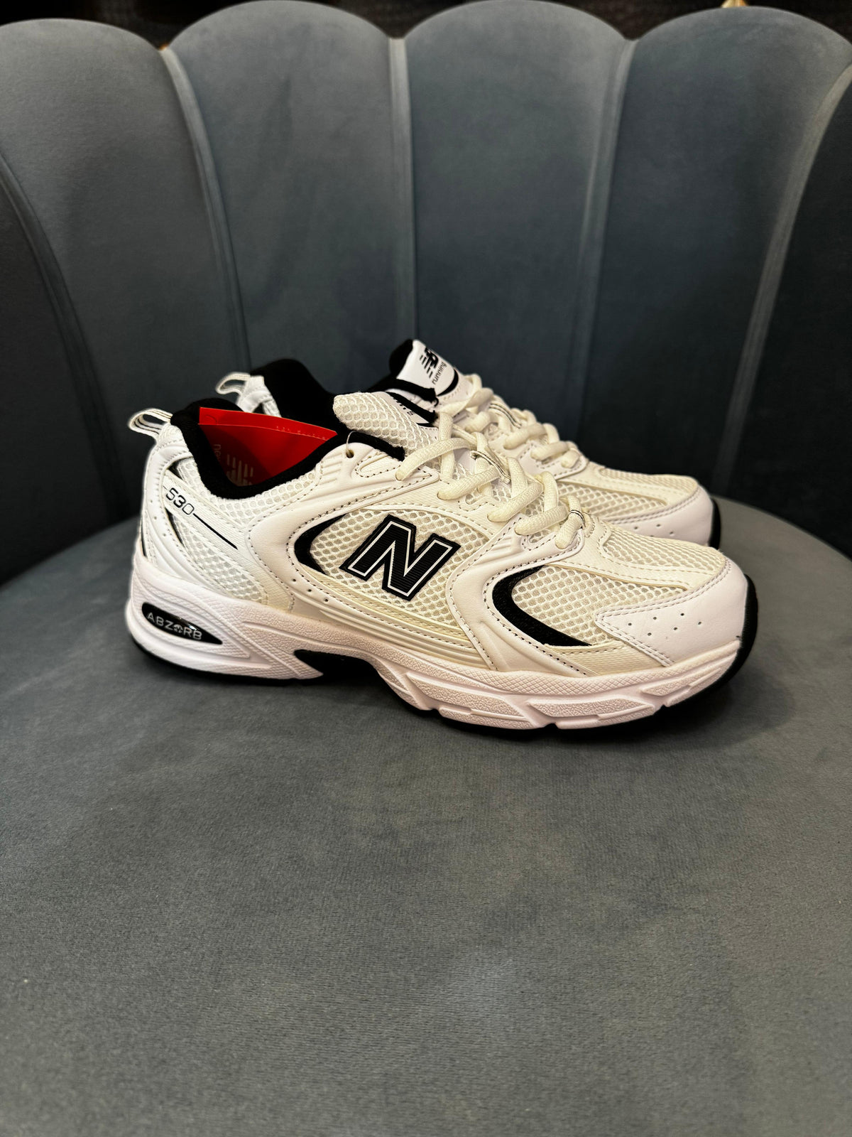 NEW BALANCE 530 BLACK AND WHITE