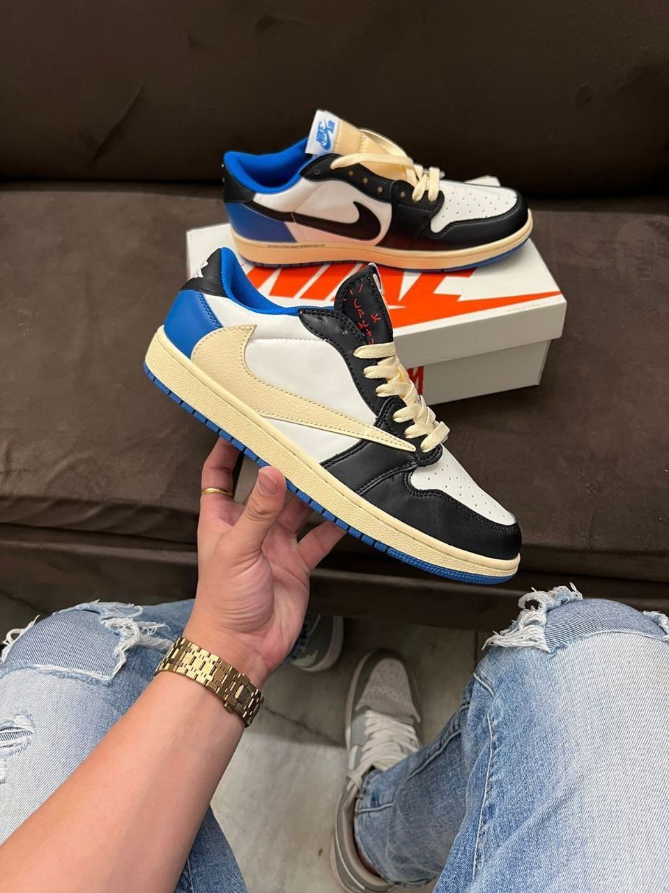 JORDAN 1 LOW FRAGMENT DESIGN X TRAVIS SCOTT