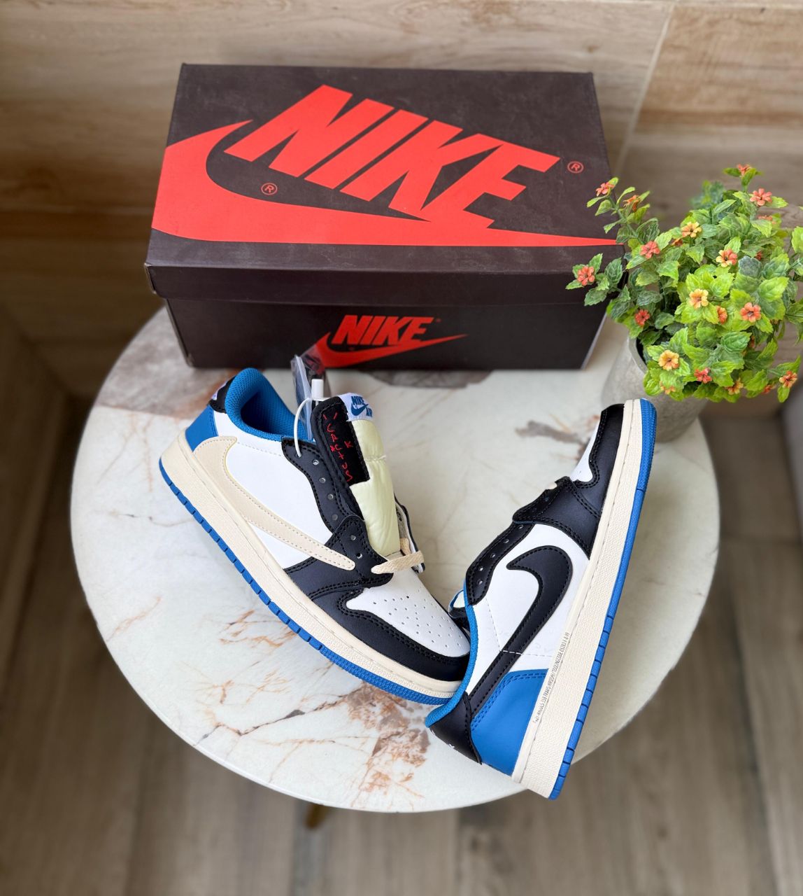 JORDAN 1 LOW FRAGMENT DESIGN X TRAVIS SCOTT