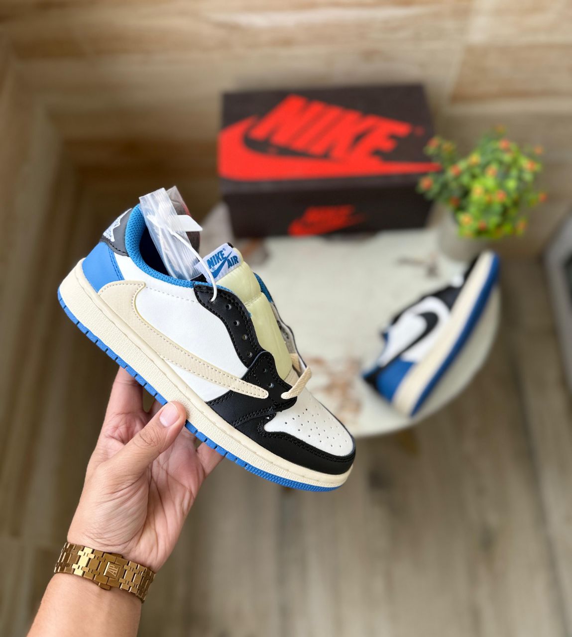 JORDAN 1 LOW FRAGMENT DESIGN X TRAVIS SCOTT