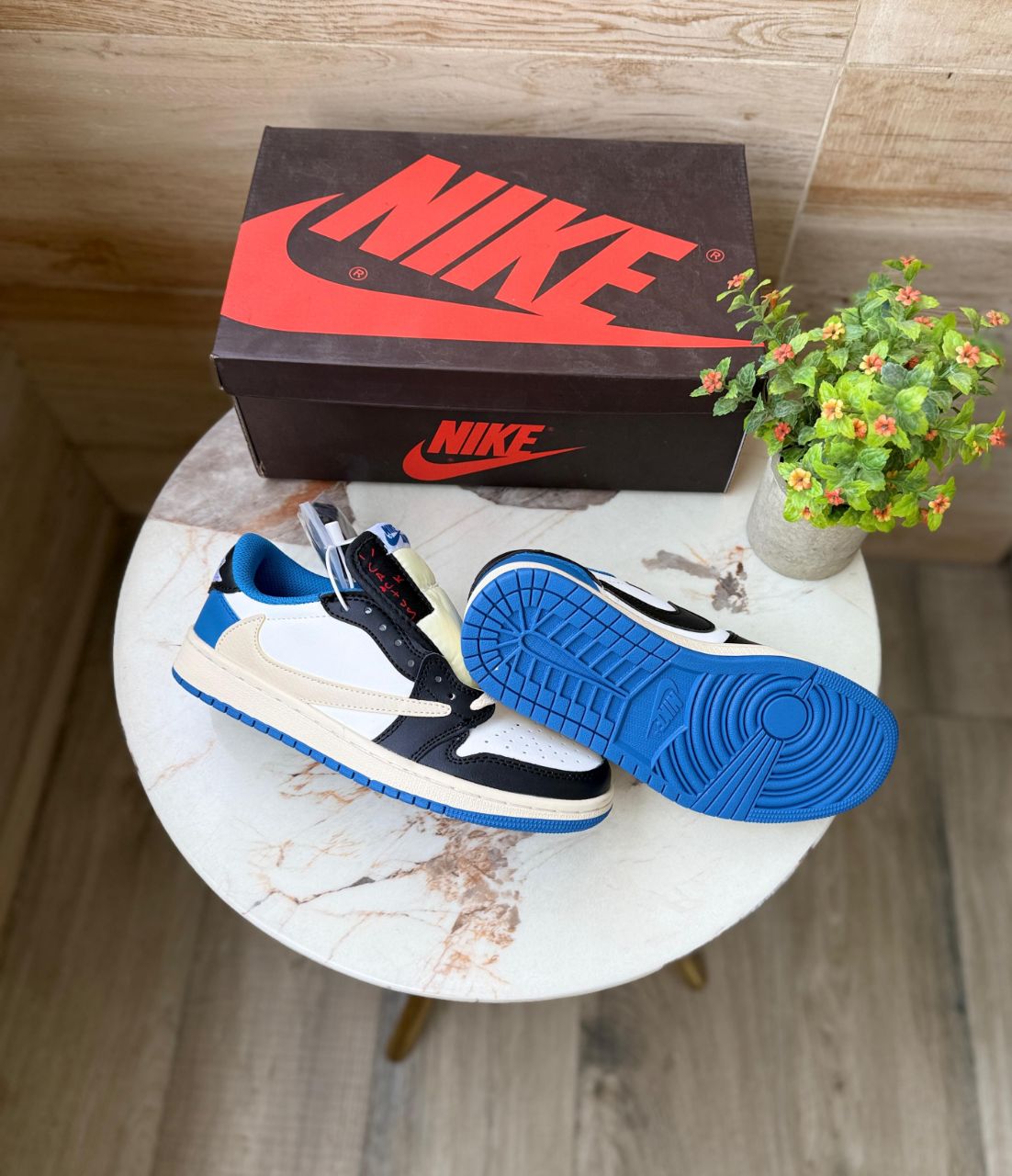 JORDAN 1 LOW FRAGMENT DESIGN X TRAVIS SCOTT