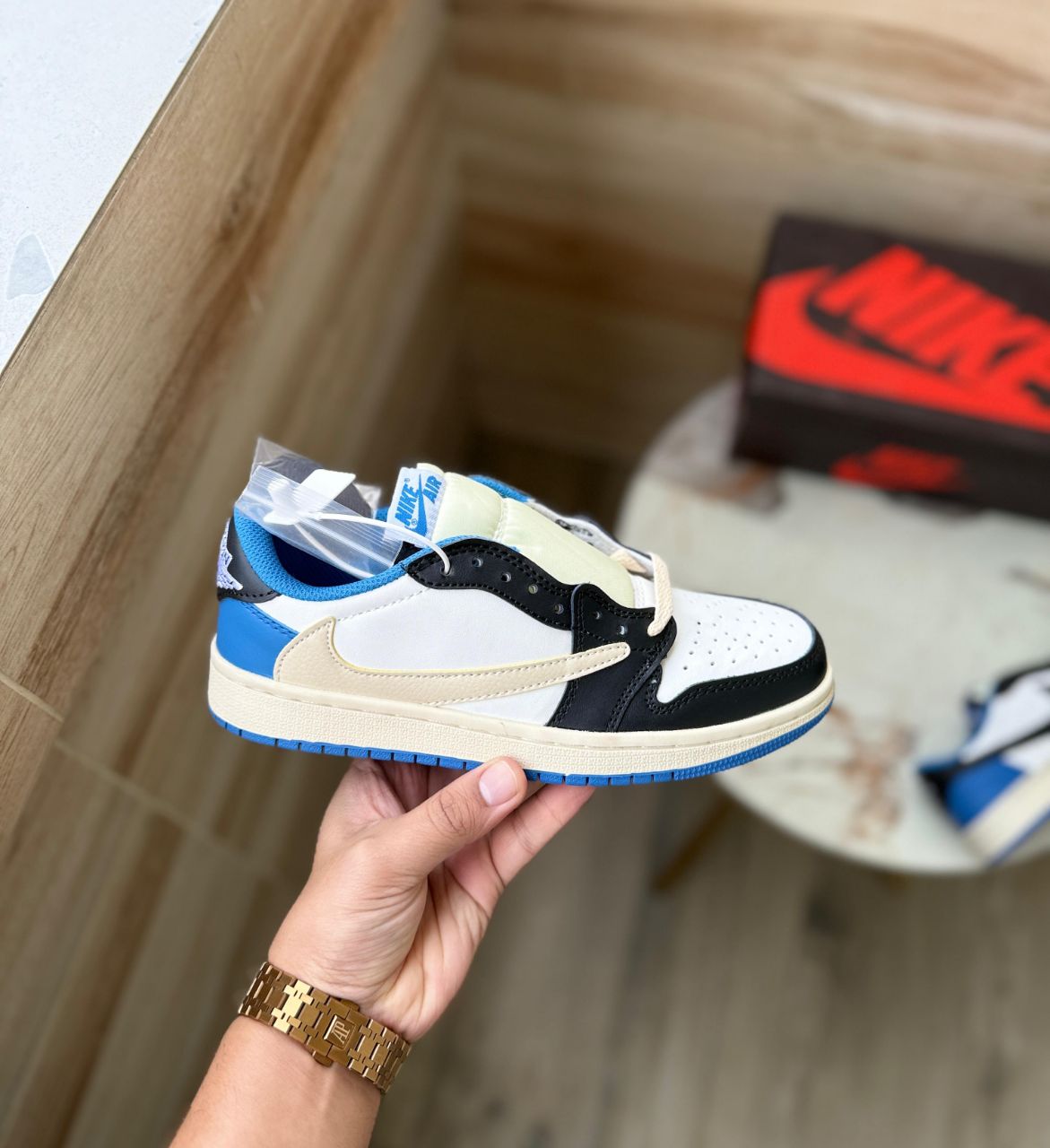 JORDAN 1 LOW FRAGMENT DESIGN X TRAVIS SCOTT