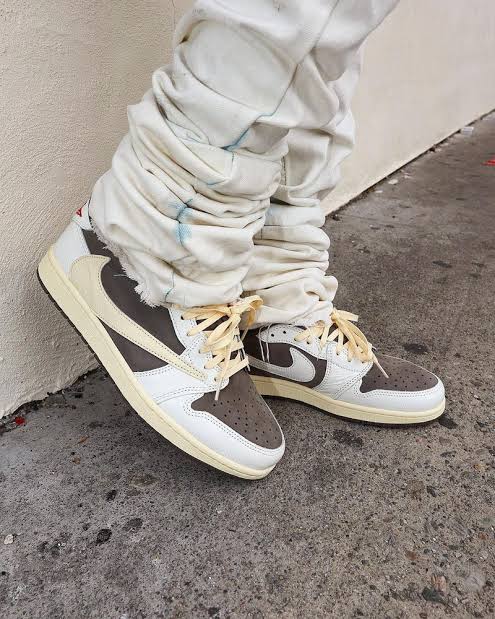 JORDAN 1 LOW RETRO X TRAVIS SCOTT REVERSE MOCHA