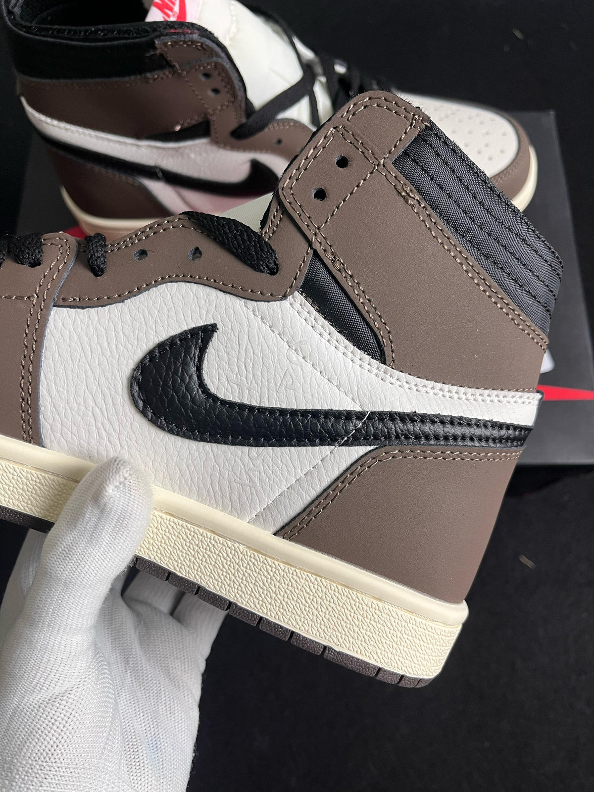 NIKE AIR JORDAN 1 TRAVIS SCOTT MOCHA HIGH SEMI UA