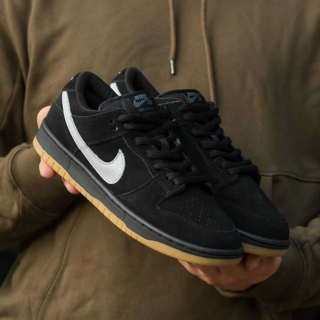 SB DUNK LOW FOG BLACK GUM